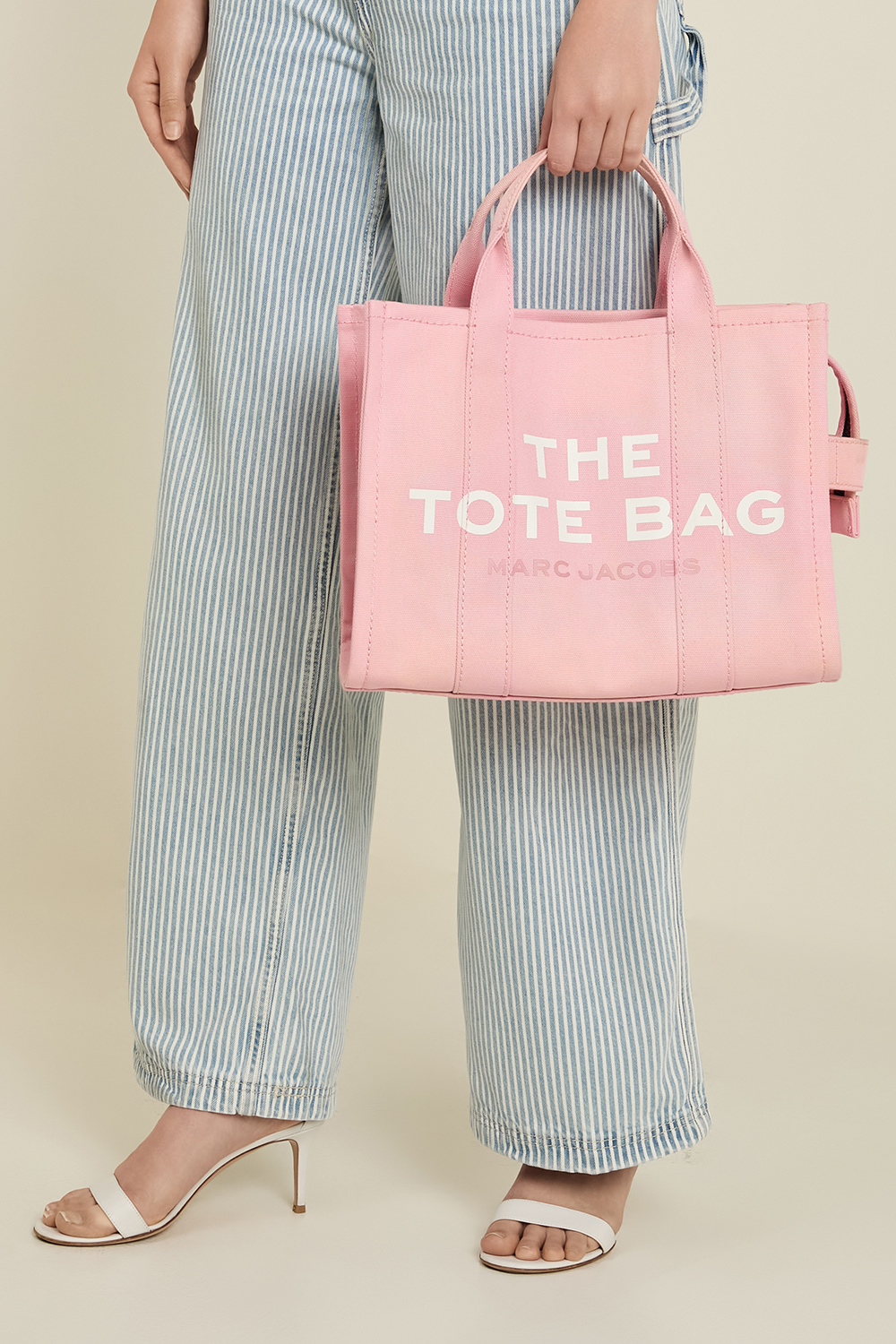 תמונת כל הלוק של תיק טוט מדיום